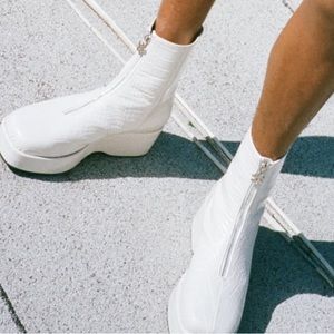 Lisa Says Gah Chloe Platform Boots White Croc